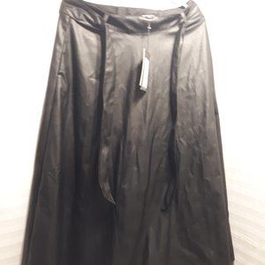 ( Listing# 112) (New) ( Who What Wear ) ( Black Skirt )